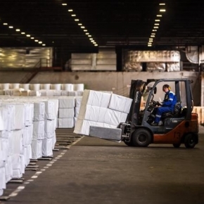 EU bans imports of wood pulp and paper from Russia